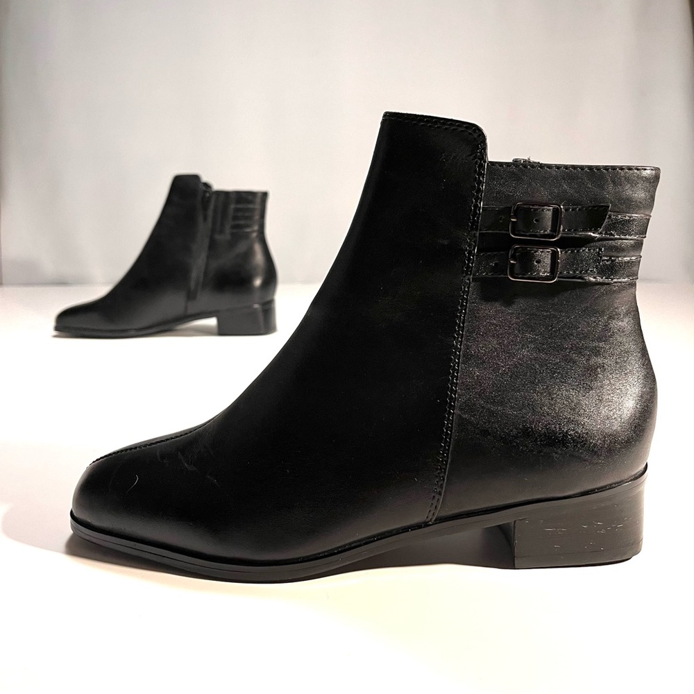 NWT Supple Mid-Heel Boot, Ankle Height, by Trotters, in Black.
